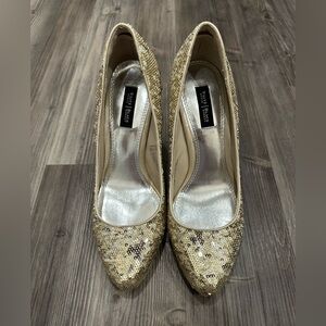 White House Black Market Gold Sequin High Heel Adie Size 8.5M